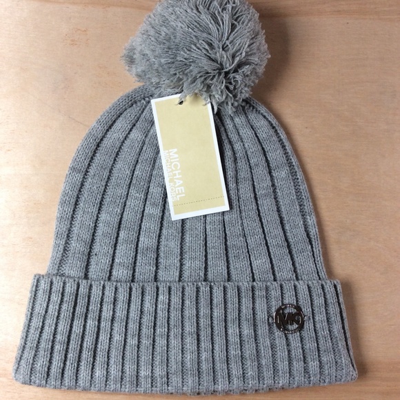 NWT Michael Michael Kors Gray Knit Beanie Pom Pom MK OS Hat New $48. - Picture 7 of 10